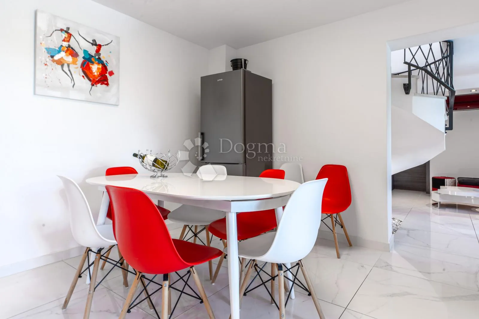 vila s bazenom na krku – odmor i investicija! - slika 26