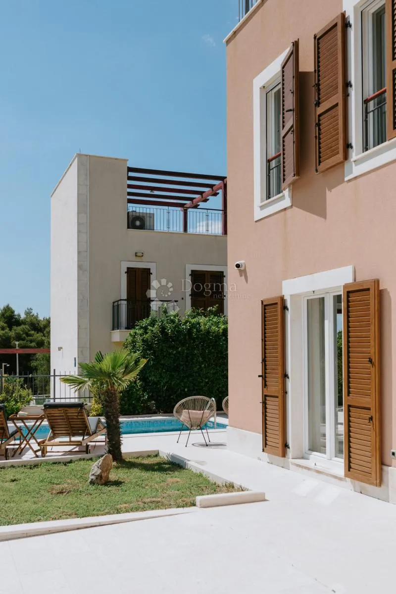 moderna vila s bazenom - slika 4