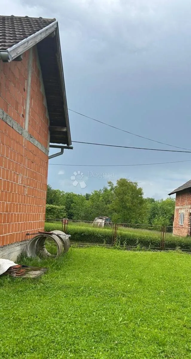 novija kućica kraj rijeke i toplica - slika 14