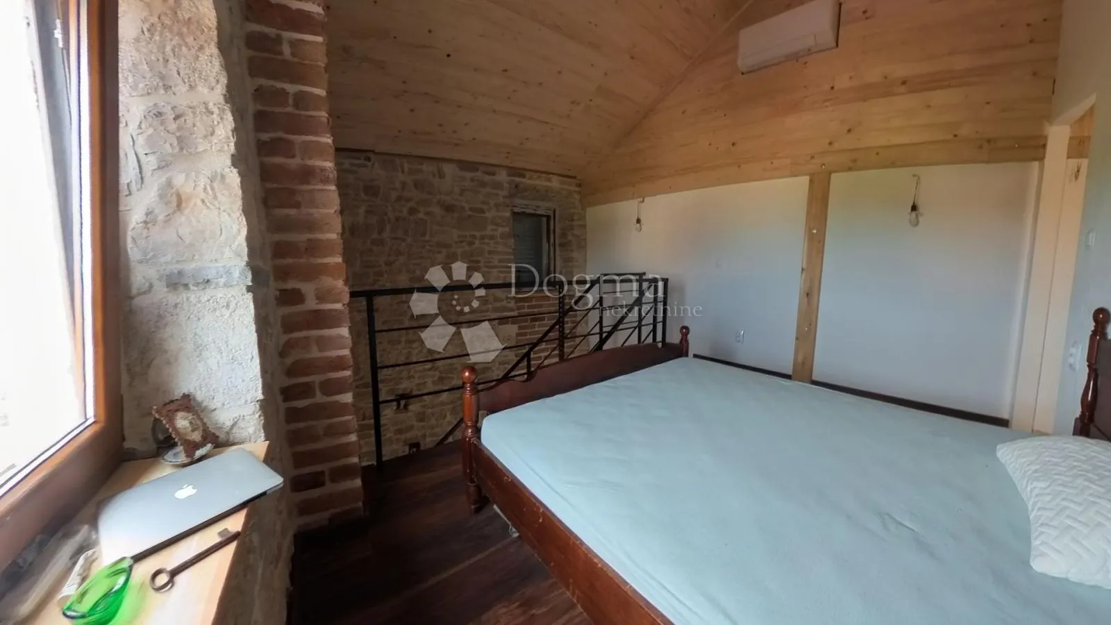 renovirana kamena kuća u nizu s velikom terasom - grohote,šolta - slika 9