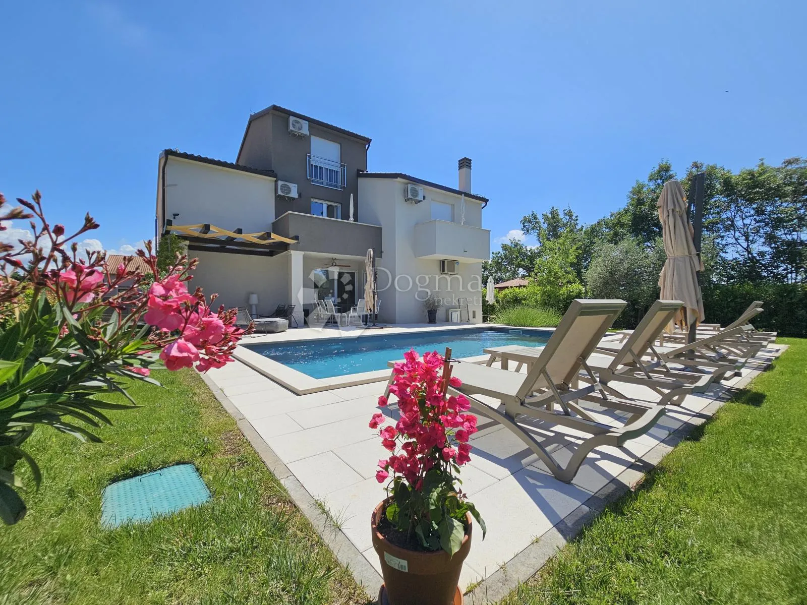 apartmanska kuća (4 jedinice) spremna za turizam - slika 1
