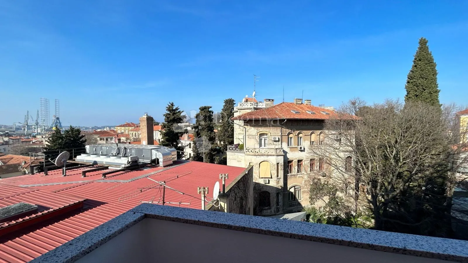 prostrani stan u centru s panoramskim pogledom na grad - 2 terase! - slika 11