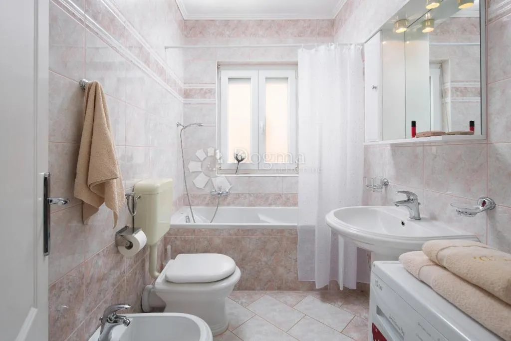 stan na odličnoj lokaciji – 50 m² nadomak mora! - slika 5