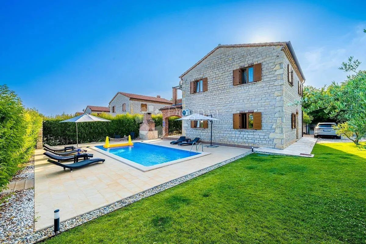 prekrasna vila s bazenom – idealna prilika za investiciju! - slika 25