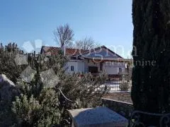 kuća sa bazenom - slika 5