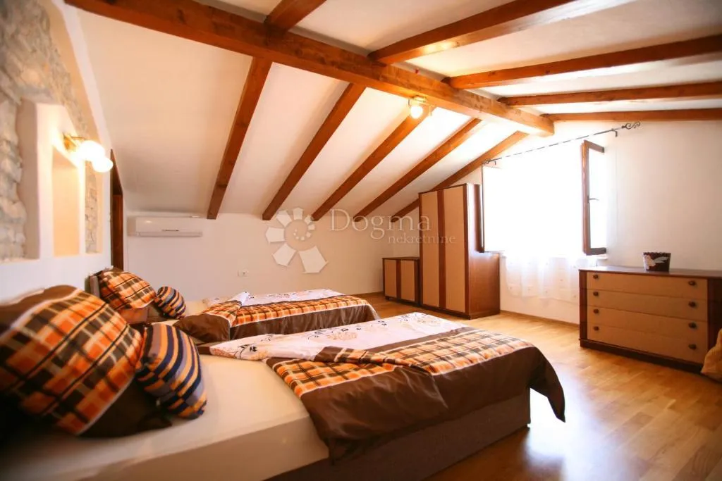 prekrasna istarska villa s bazenom, 220 m² i 5 en-suite spavaćih soba - slika 8