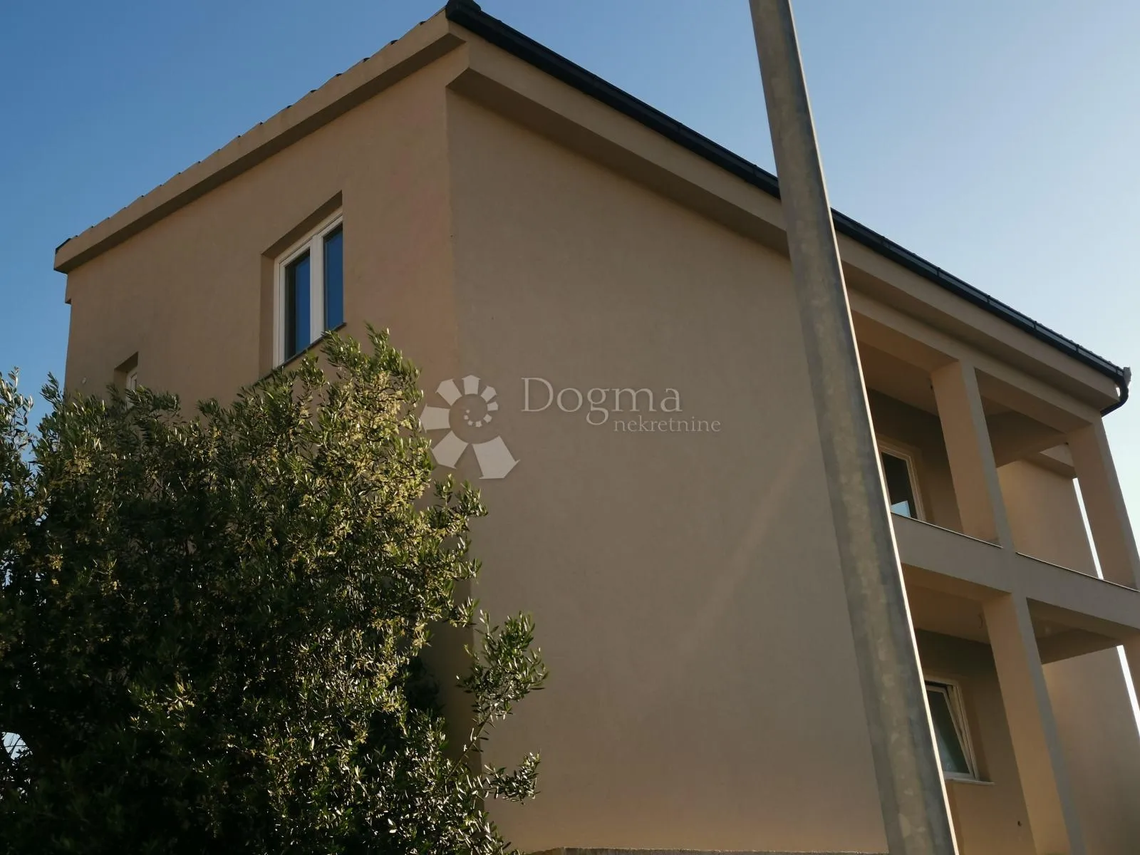 rogoznica - tri moderna stana u novogradnji 100 m od plaže - slika 11