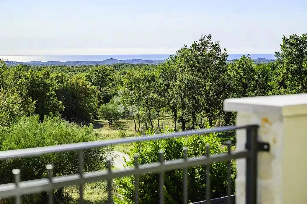 luksuzna vila s pogledom na more, bazenom i 4 spavaće sobe - slika 26