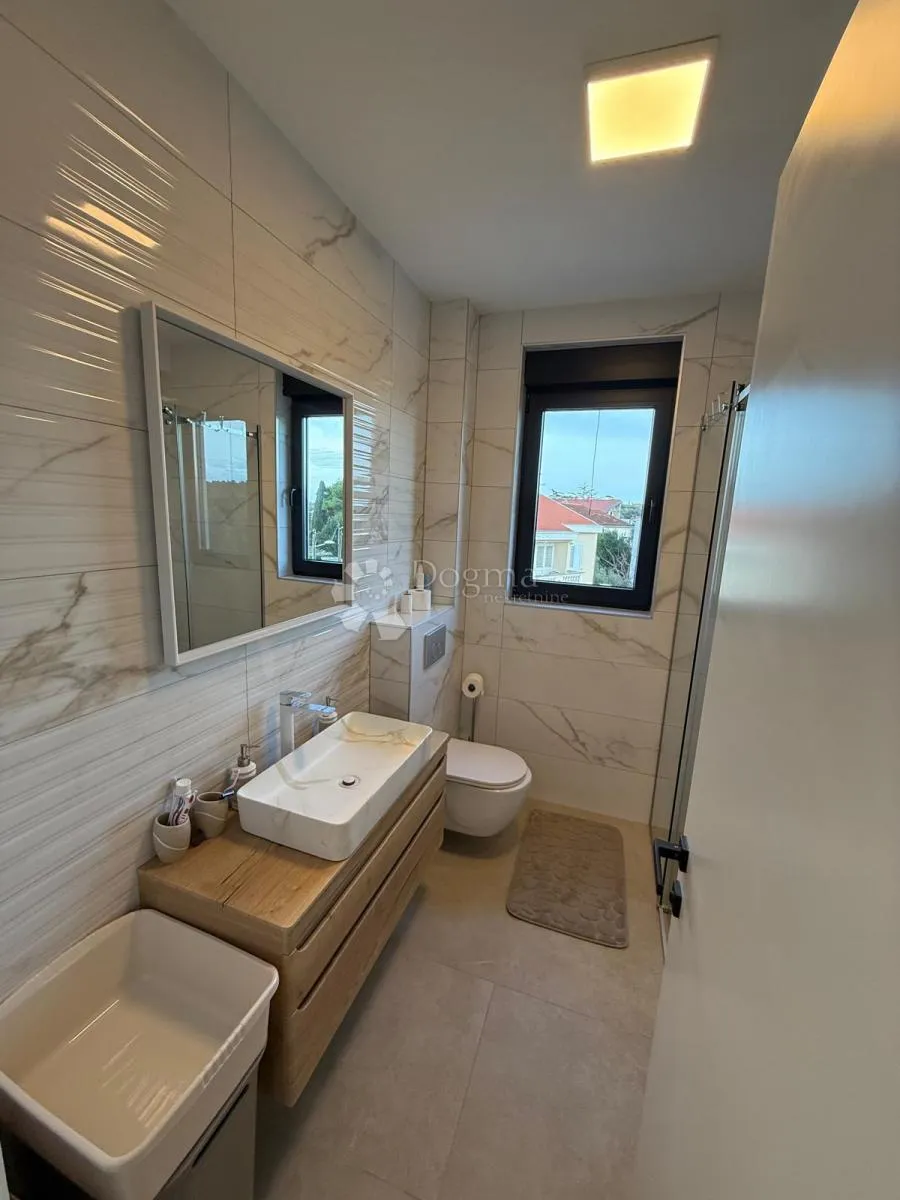 luksuzan namješten penthouse s pogledom na more - slika 17