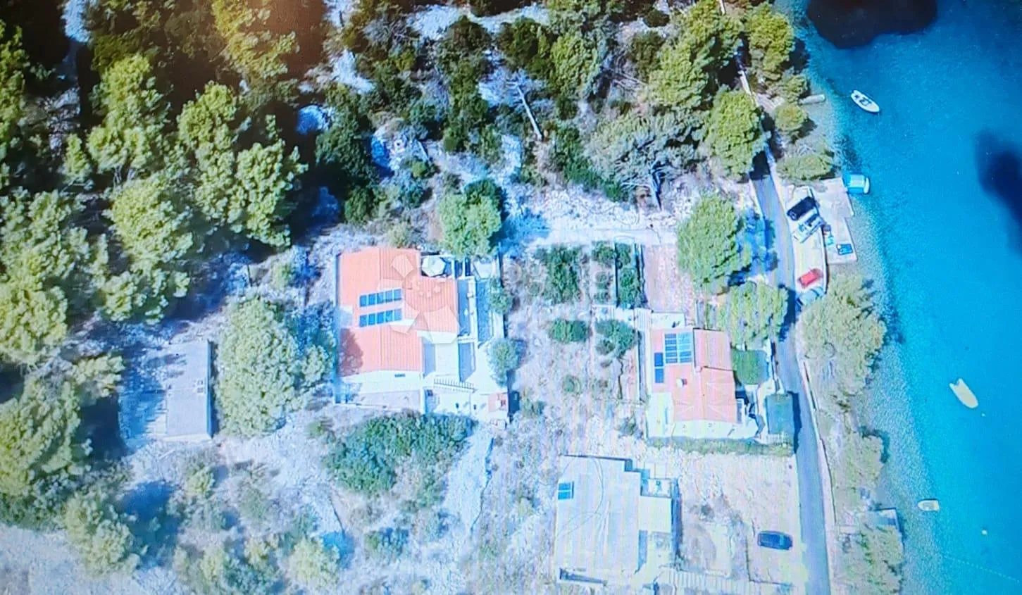 šolta-prvi red do mora, građevinska parcela 2068 m2 i kuća 10 metara do plaže - slika 10