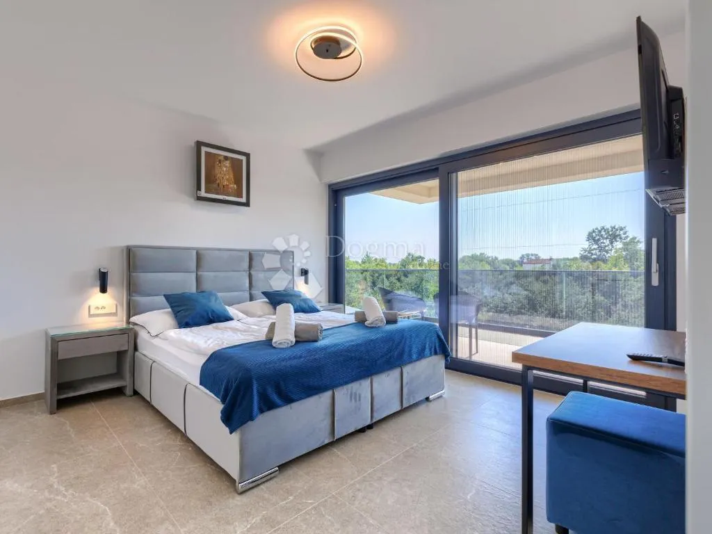 poreč - luksuzna vila s bazenom, wellnessom i 3 spavaće sobe - slika 16