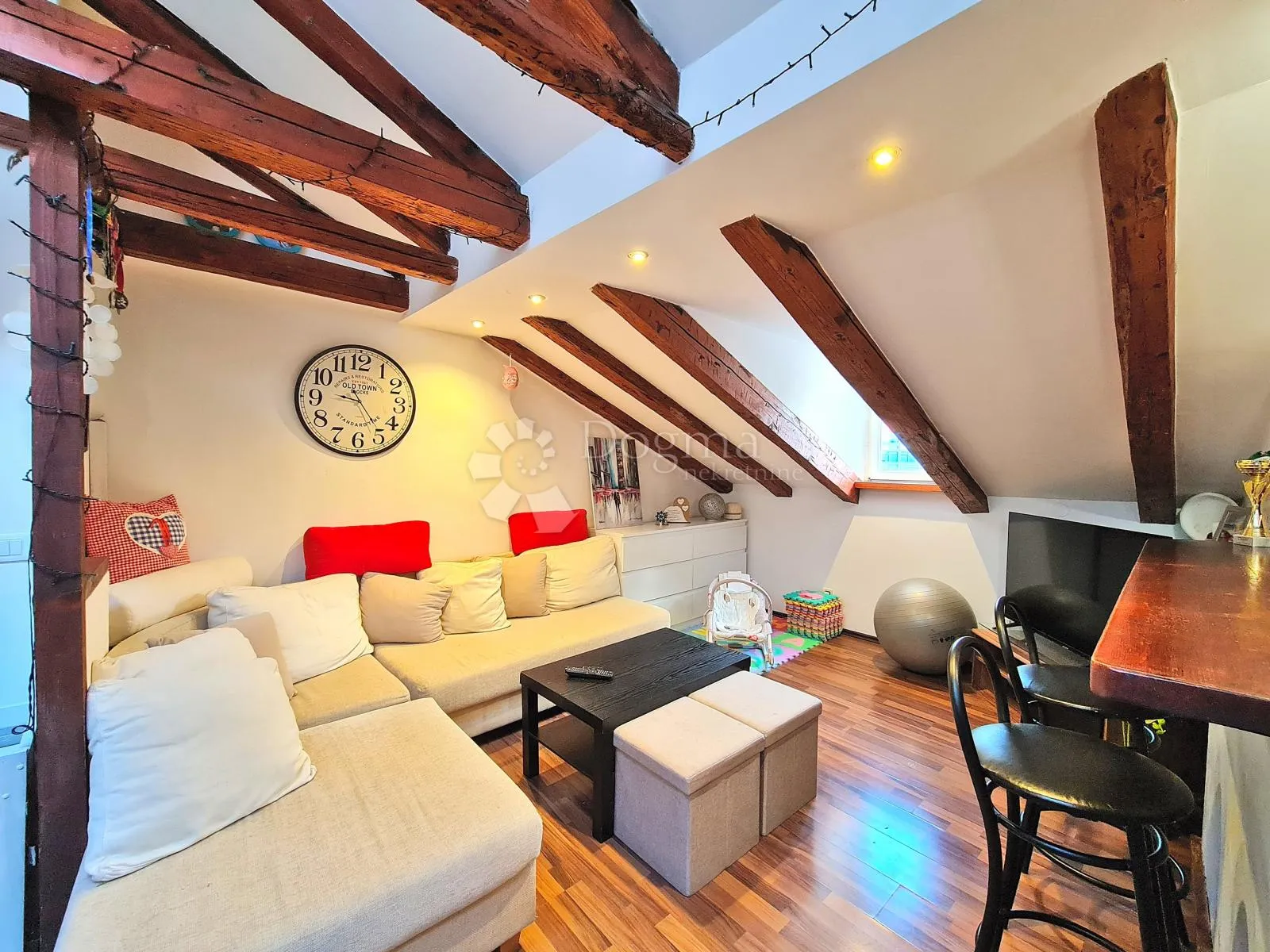 tri apartmana u srcu grada - slika 20