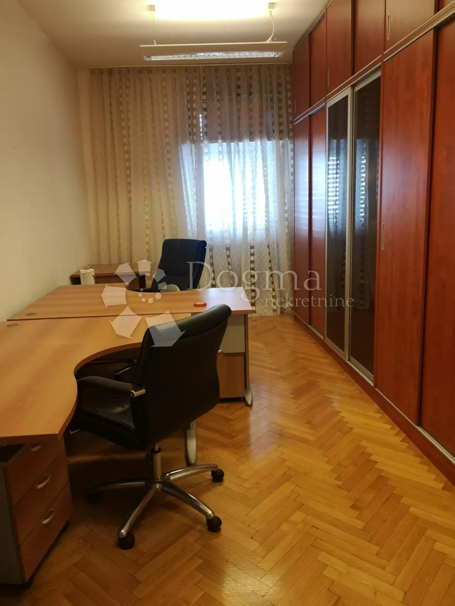 poslovni prostor-kancelarije u zgradi sa liftom! - slika 13