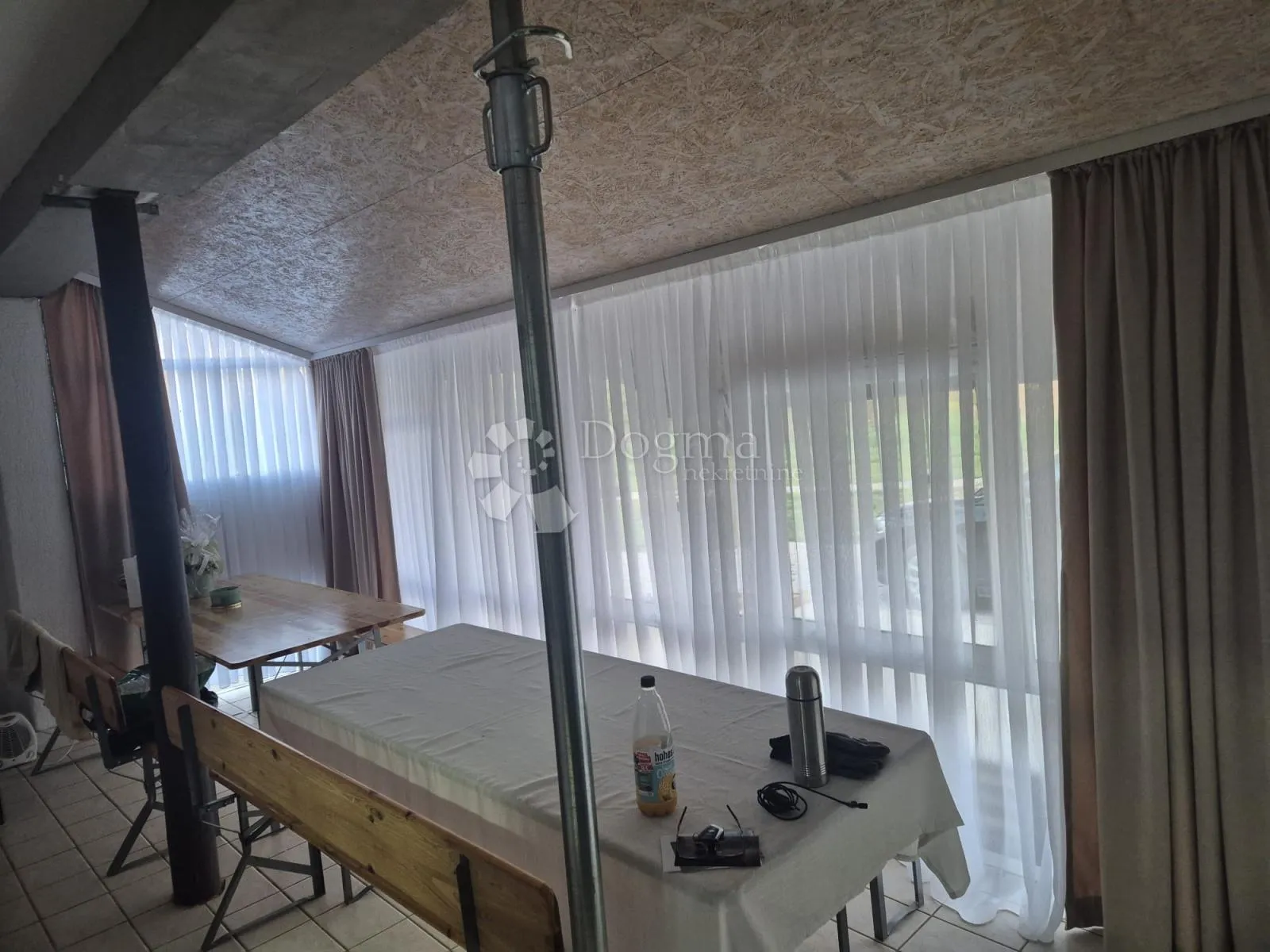 uređena prizemnica u sotinu - slika 4