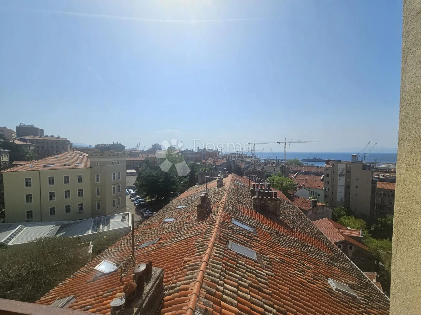 dizajnerski uređen jednosoban stan ! - slika 21