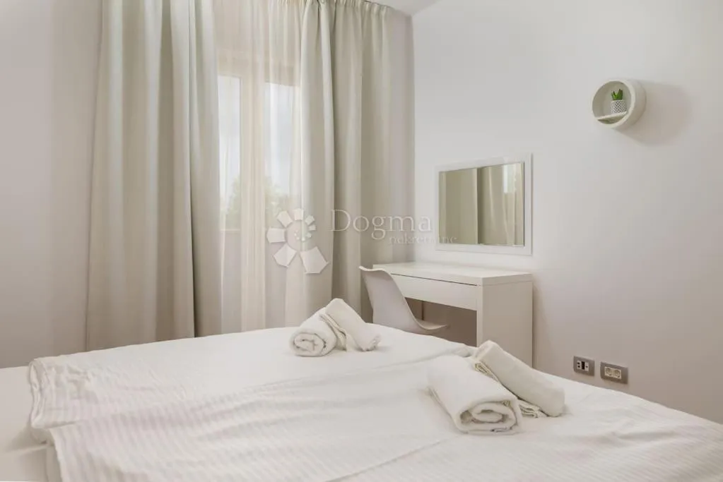 bale - prostrana vila s prekrasnom okućnicom - slika 3