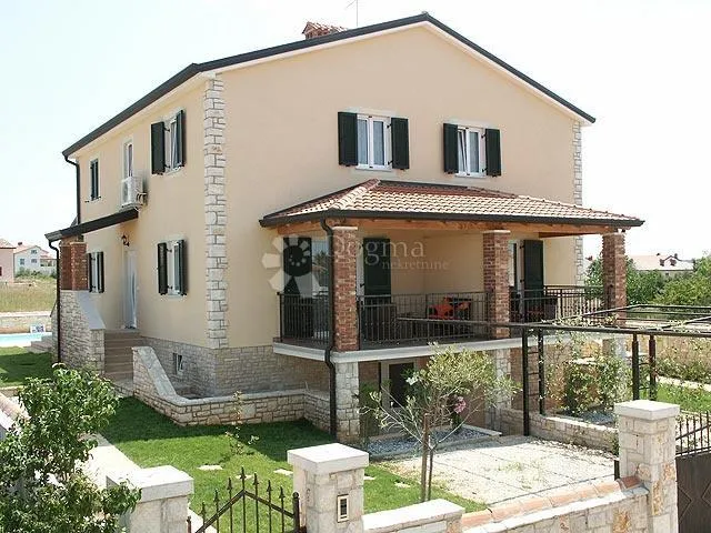 atraktivna dvojna kuća 300 metara od mora, umag okolica - slika 14