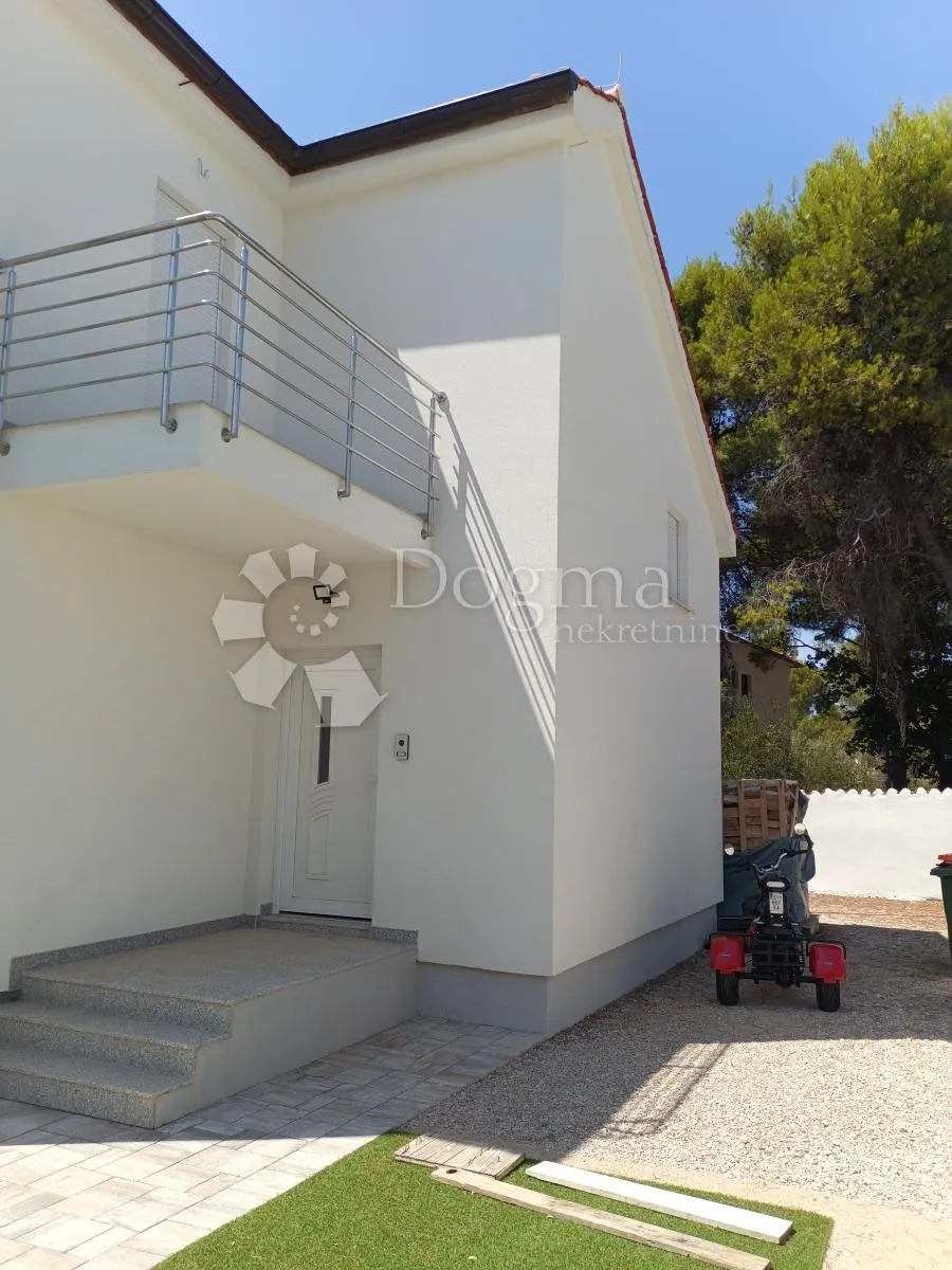vodice - stan u prizemlju 126 m2 - slika 12