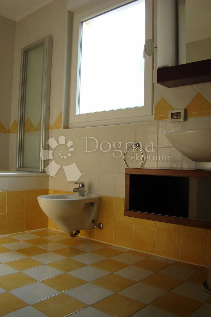 apartman na prestižnoj lokaciji - slika 12