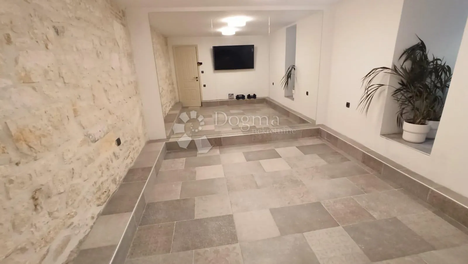 potpuno renovirana austrougarska villa u srcu pule - slika 22