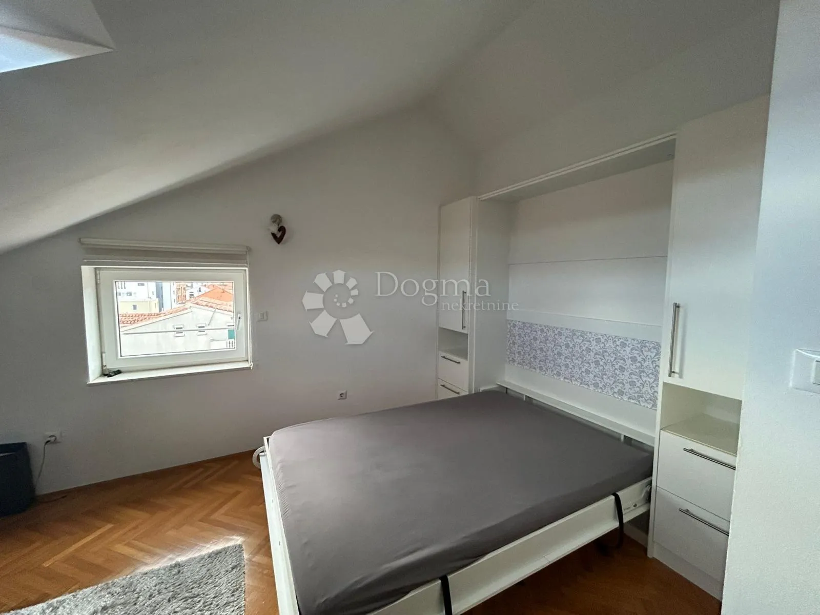 trogir – potkrovlje, 2s stan, parking, odlična lokacija - slika 4