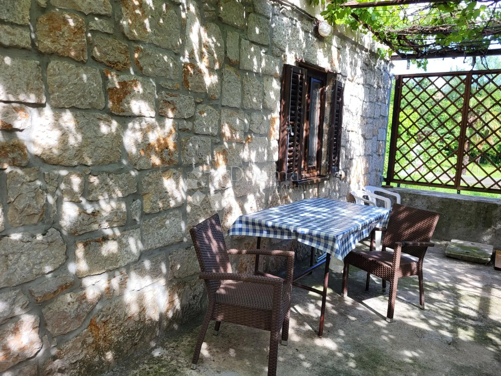 kuća sa garažom - slika 16