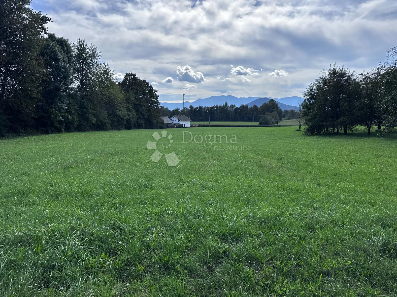 gospić-smiljan prodaje se atraktivno građevinsko zemljište od 15640 m2 - slika 3