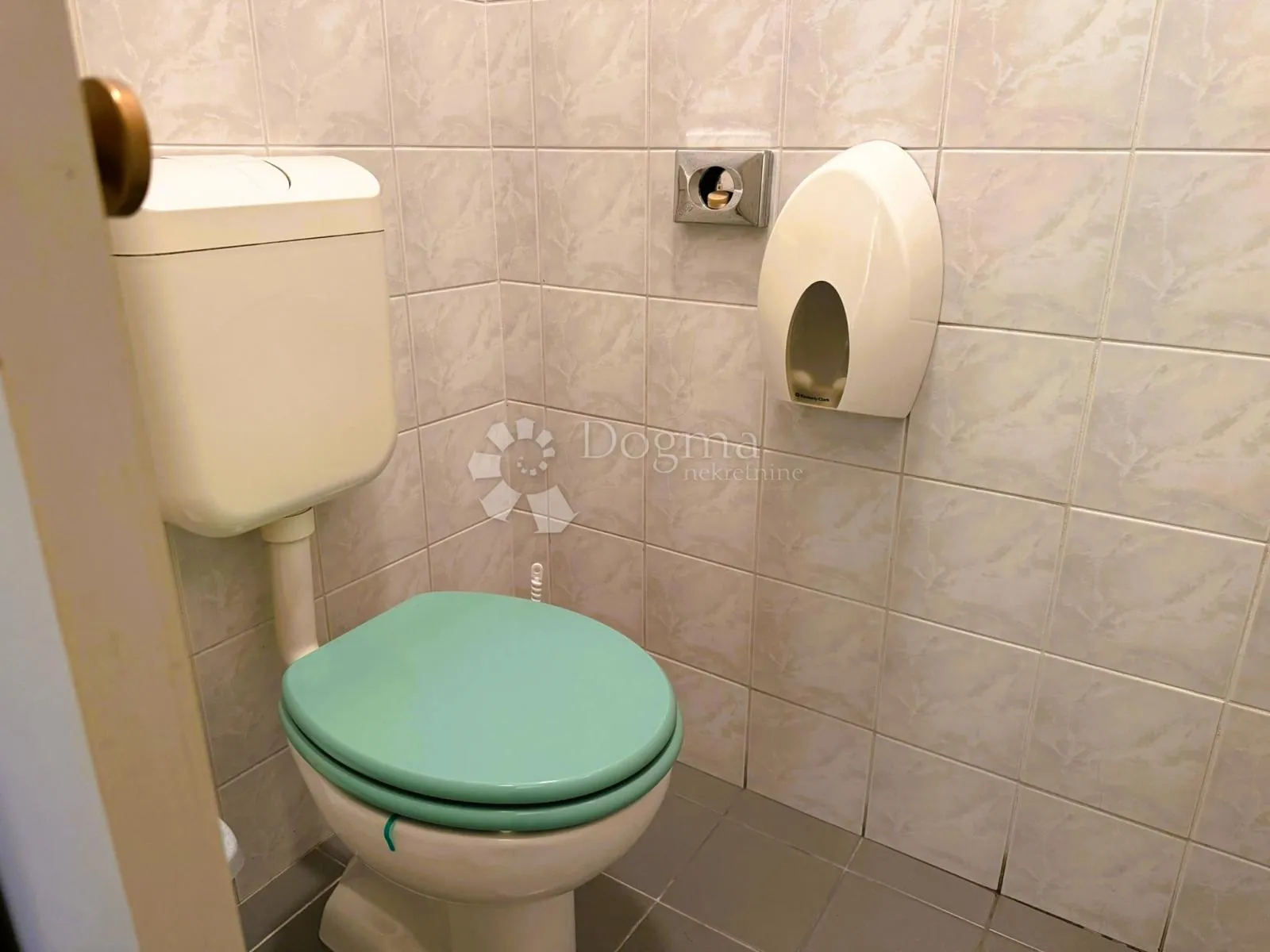 poslovni prostor 93 m² za ordinaciju ili ured - slika 10