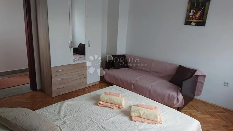 kuća s lokalom i pomoćni objekt mirna lokacija - slika 8