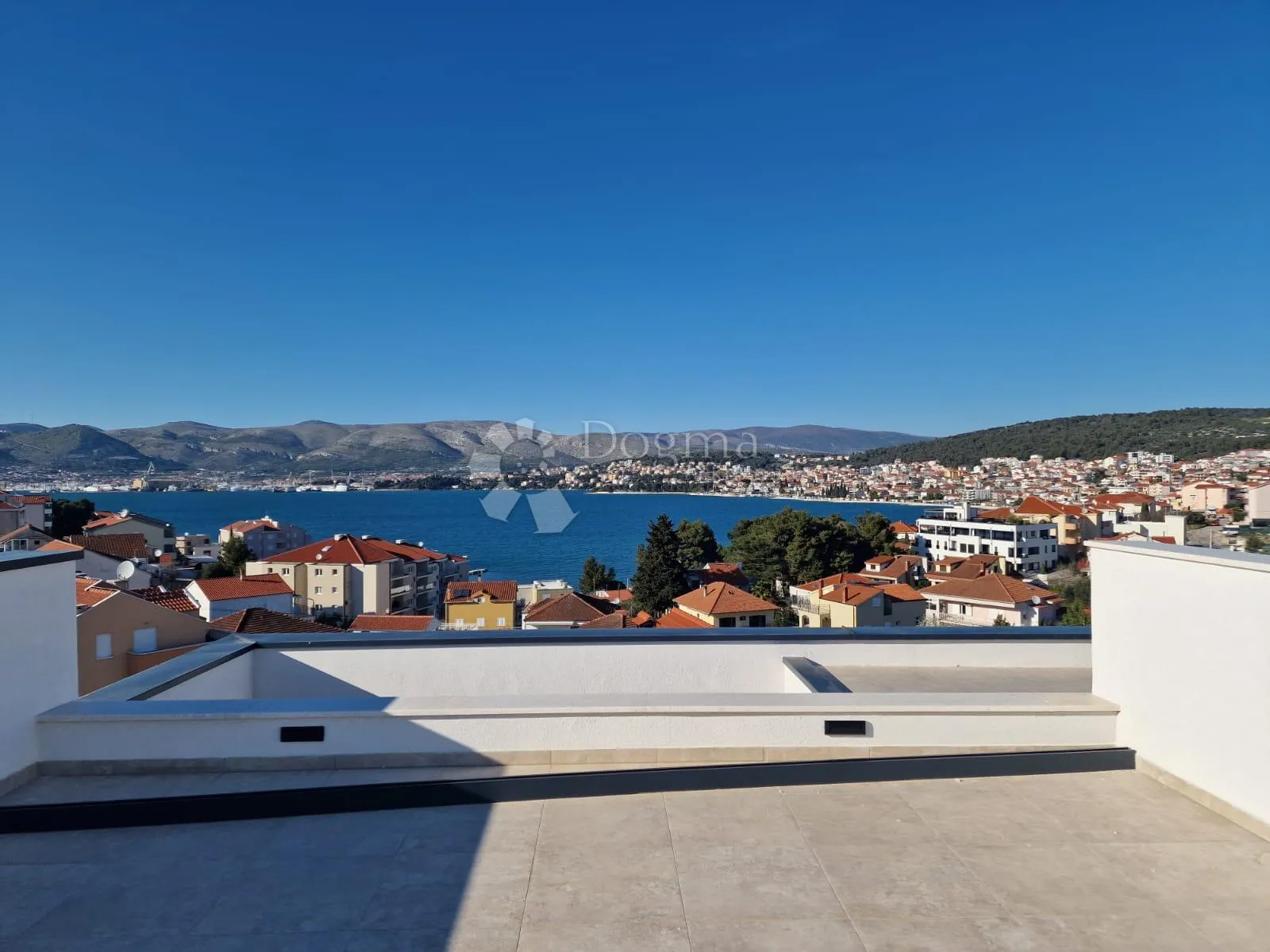 prodaja stana u okrug gornji - slika 2