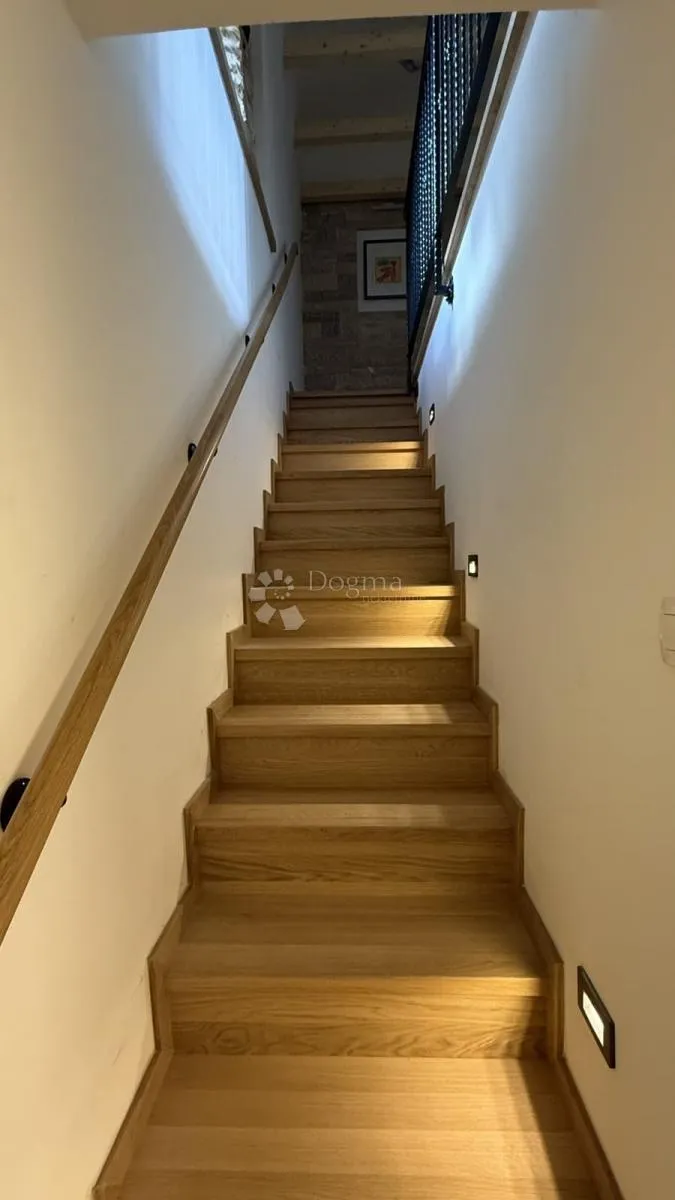 prekrasna renovirana kamena kuća - slika 9