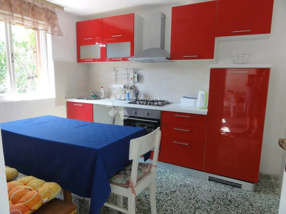 kuća sa dva stana - slika 1
