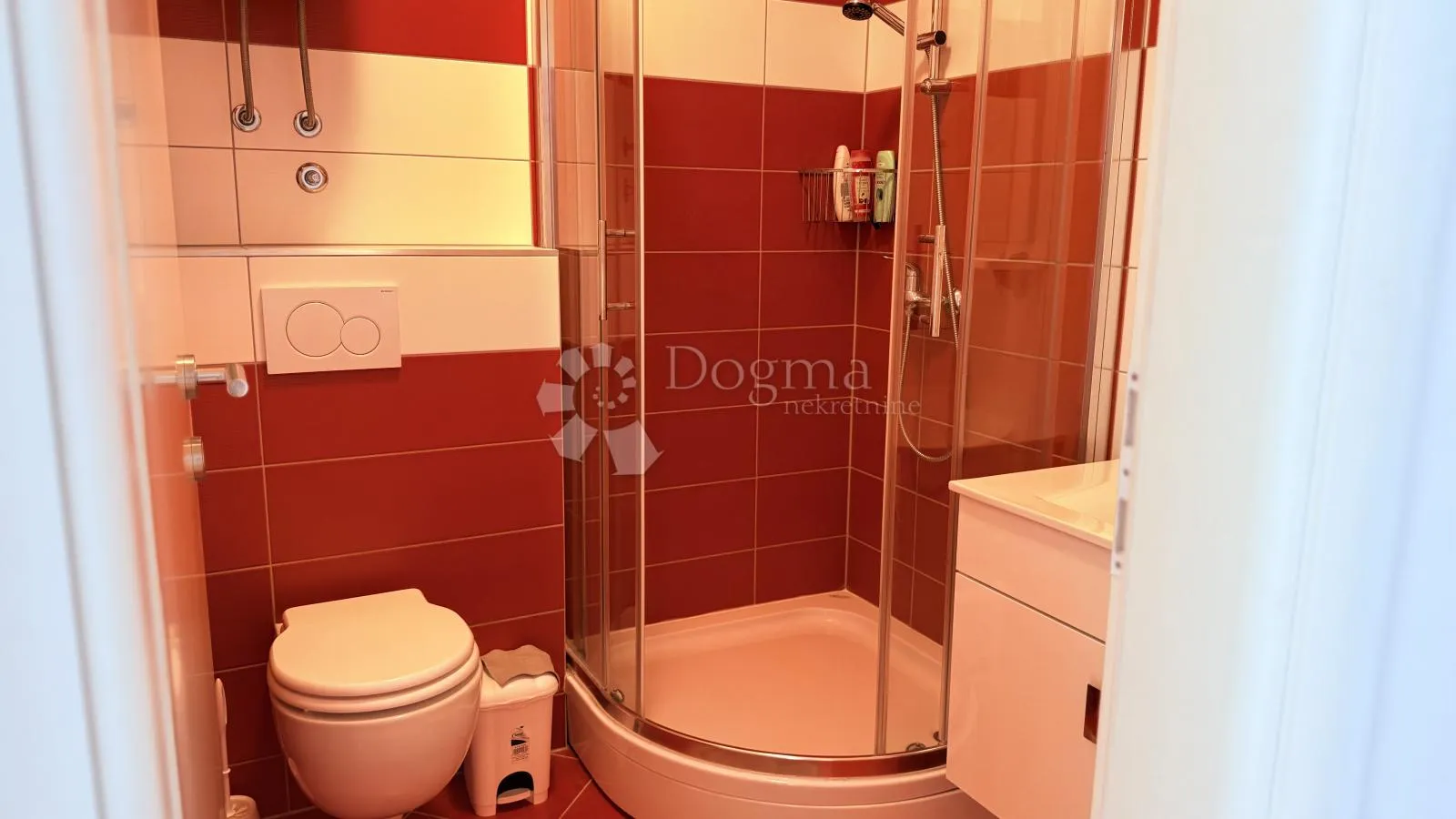 penthouse u baškoj vodi – dvoetažni, kompletno namješten - slika 34