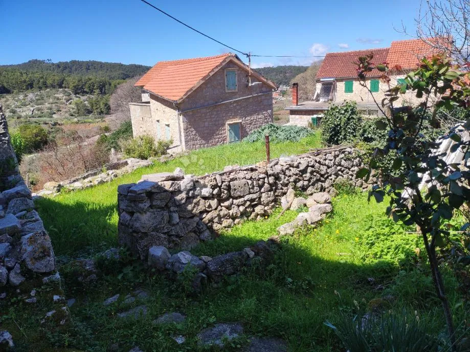 kuća za adaptaciju - hvar, vrisnik - slika 2