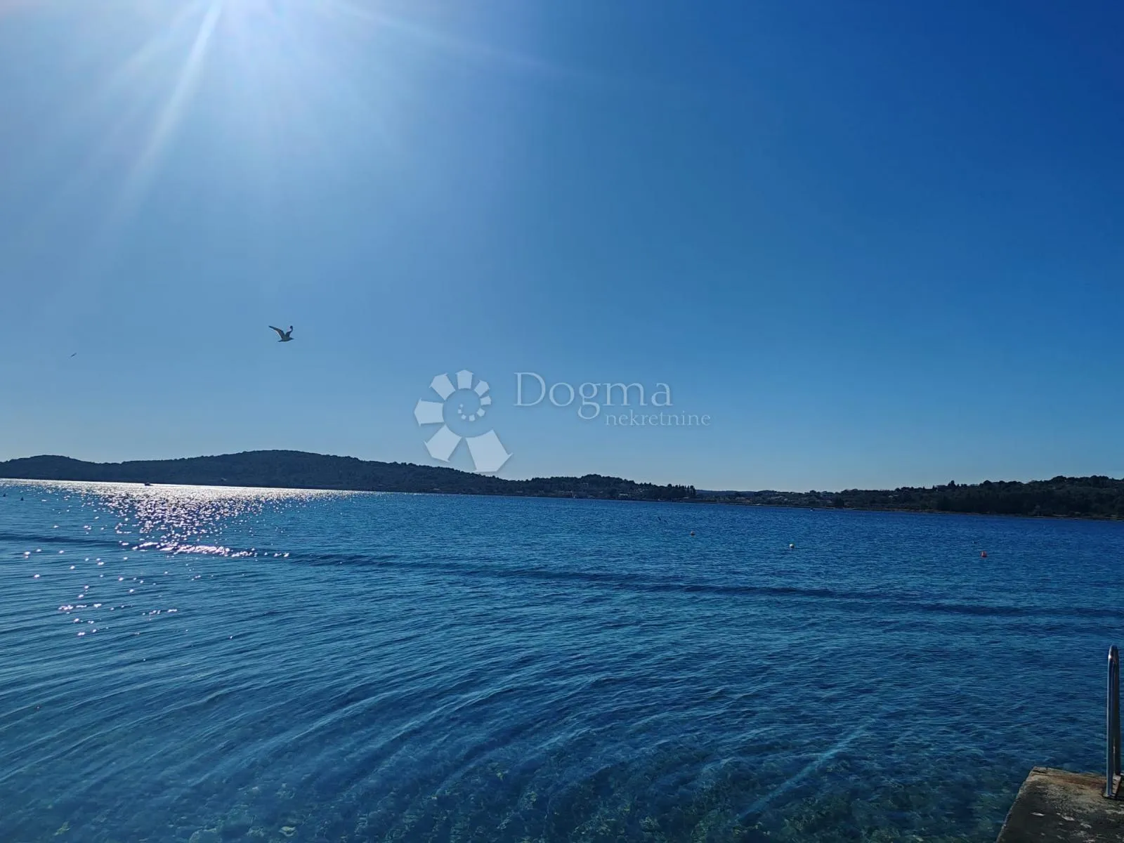 srima - atraktivna kuća u prvom redu do plaže s predivnim vrtom - slika 3