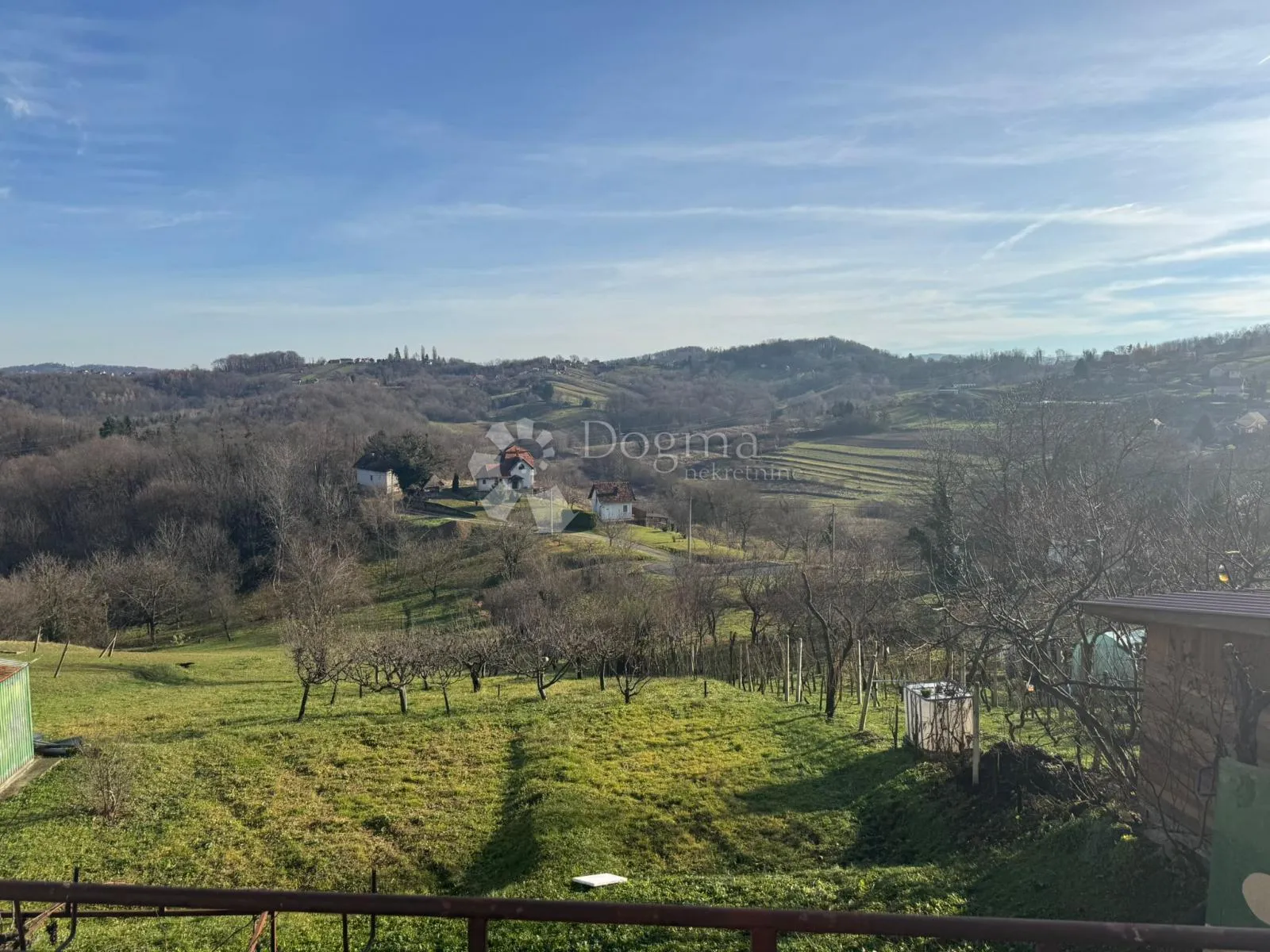 šarmantna vikendica sa panoramskim pogledom - slika 10
