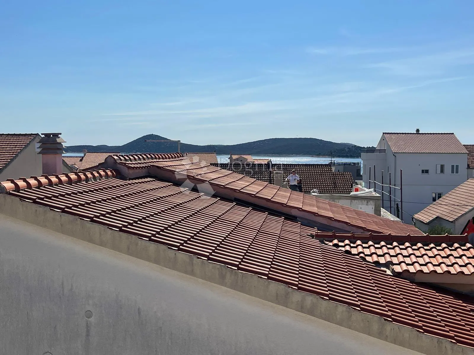 kuća s 3 stana i pogledom na more – blizina mora i centra - slika 9