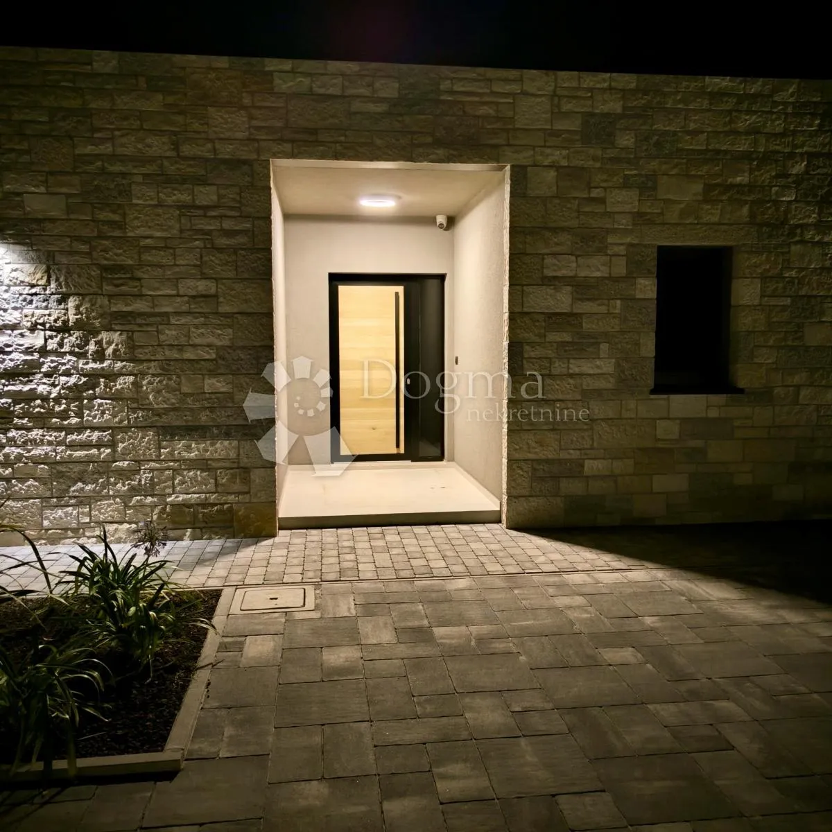 vila u blizini rovinja sa imanjem - slika 32