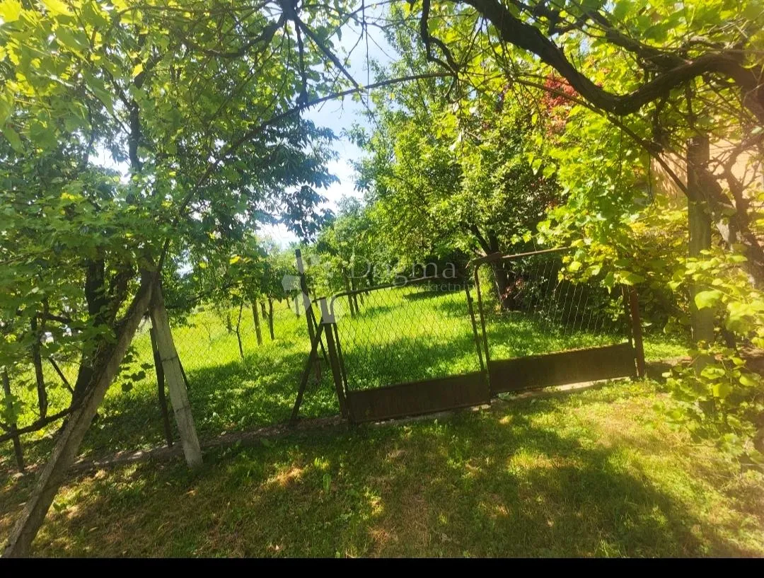 hotel na zlatnoj lokaciji - slika 18