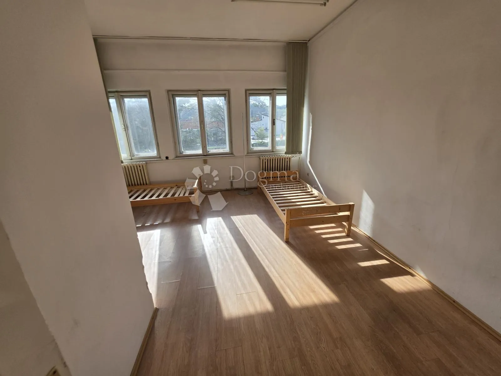 najam uredskog prostora cca 298m² - 8 ureda, spremište - slika 13