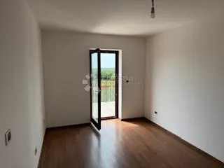 dvoetažna kuća s bazenom i dva parkirna mjesta, kaštel, istra - slika 9