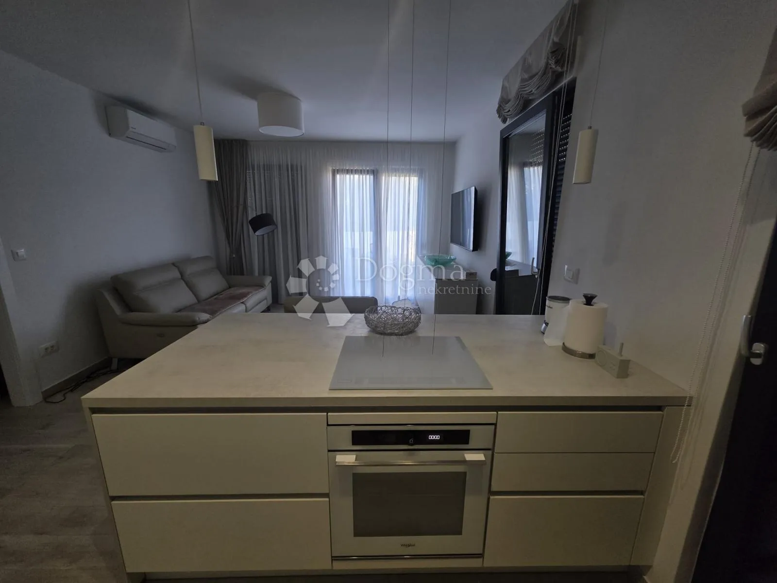 rogoznica-predivan stan 80m od mora - slika 7