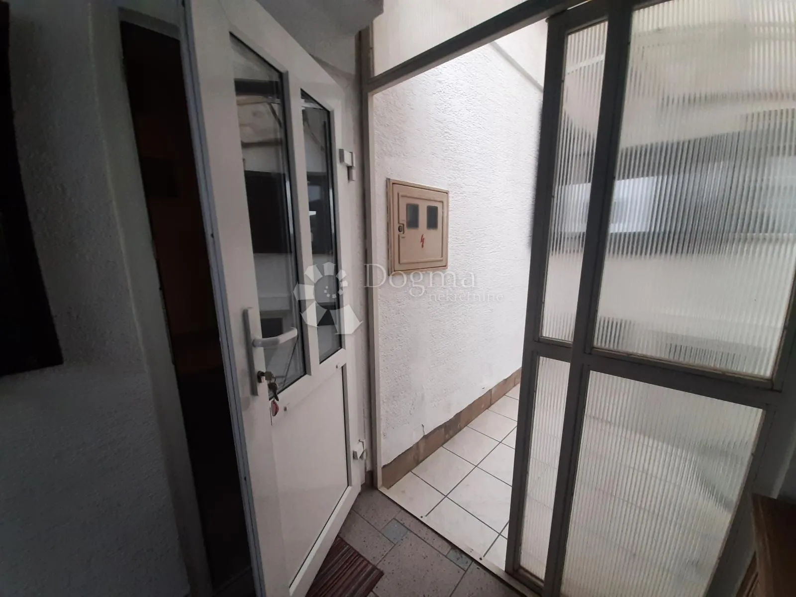 dva stana u jednom, 50 m2, terasa, parking, trešnjevka - slika 9