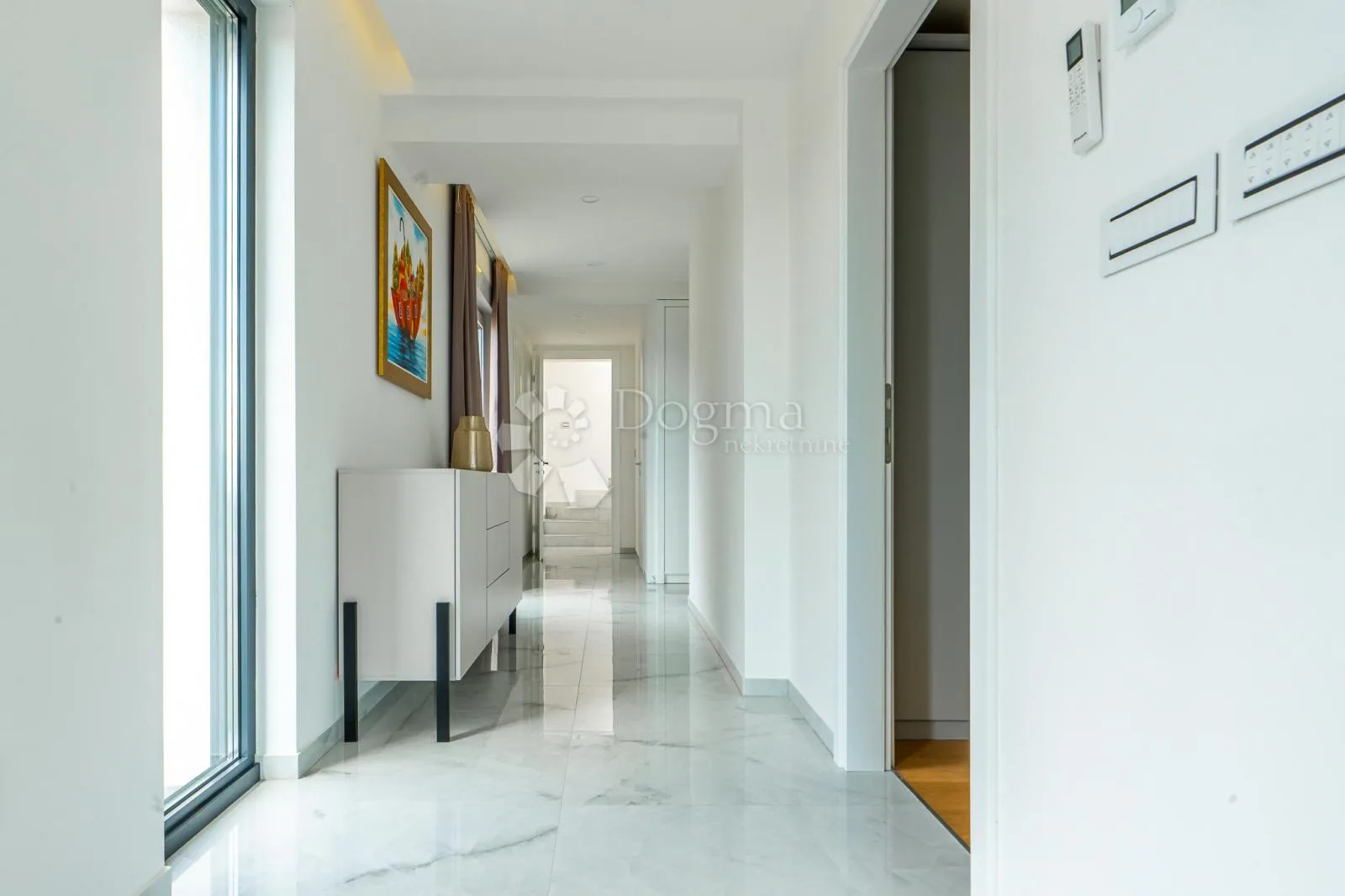 samostojeća moderna vila sa bazenom - slika 21