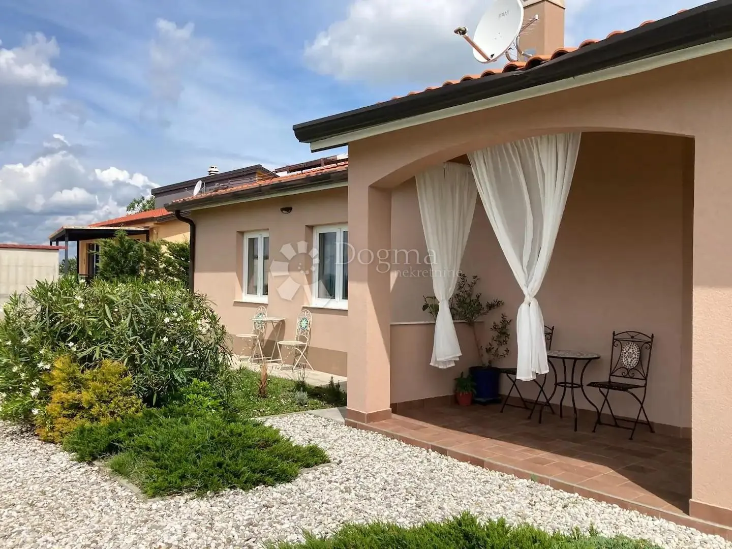 kuća s bazenom, 1000m2 okućnice, panoramski pogled - slika 3