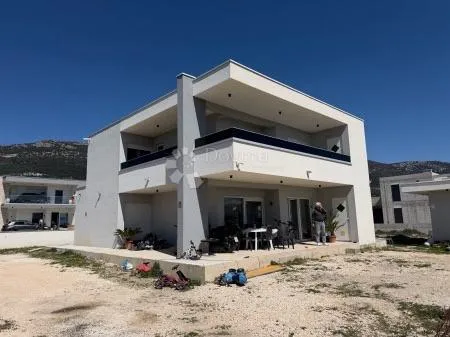 dvoetažna kuća i odvojeni apartman 280m2 - slika 4