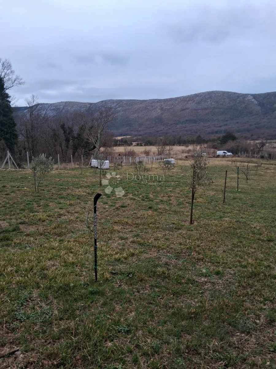 prekrasno poljoprivredno zemljište - slika 10