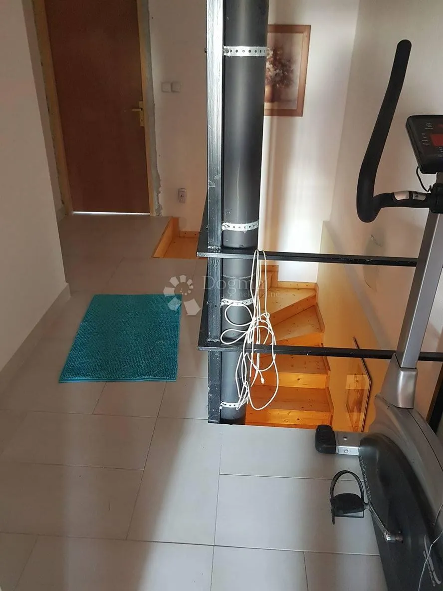 kućica u nizu na jako lijepoj i mirnoj lokaciji u kamporu na rabu - slika 3