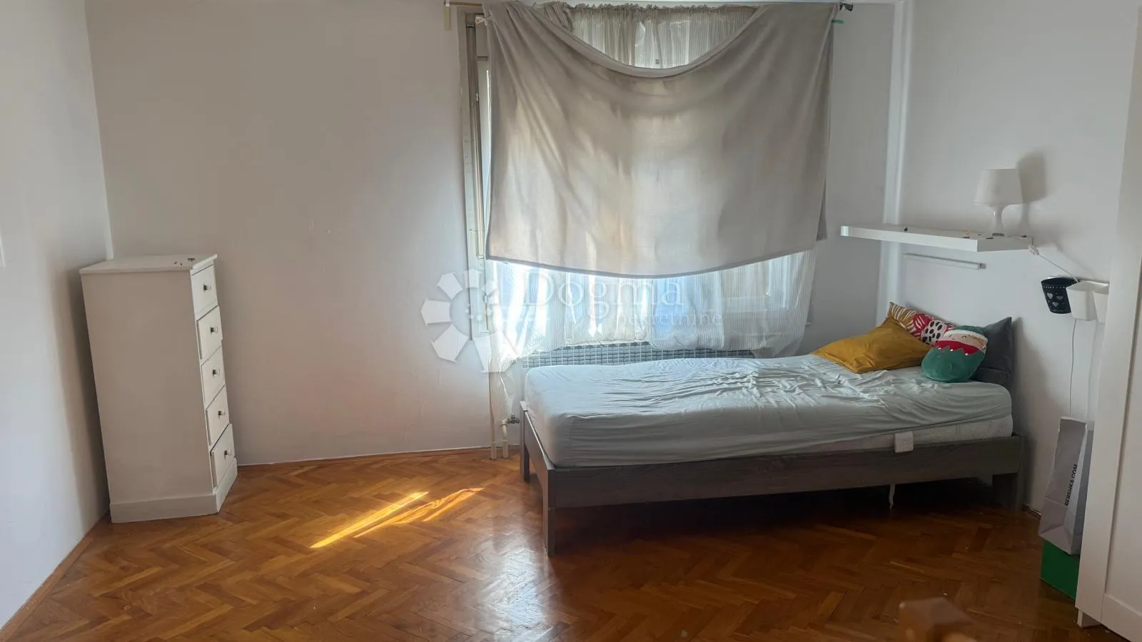 kuća s tri odvojena stana - slika 18