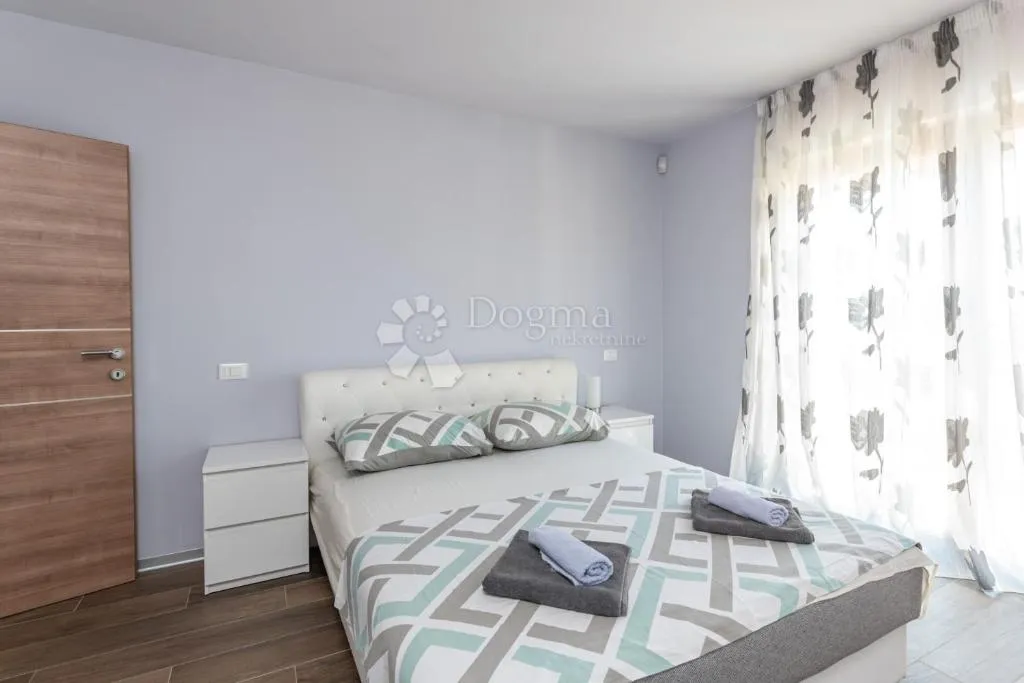 penthouse 200 metara od mora s pogledom - slika 13